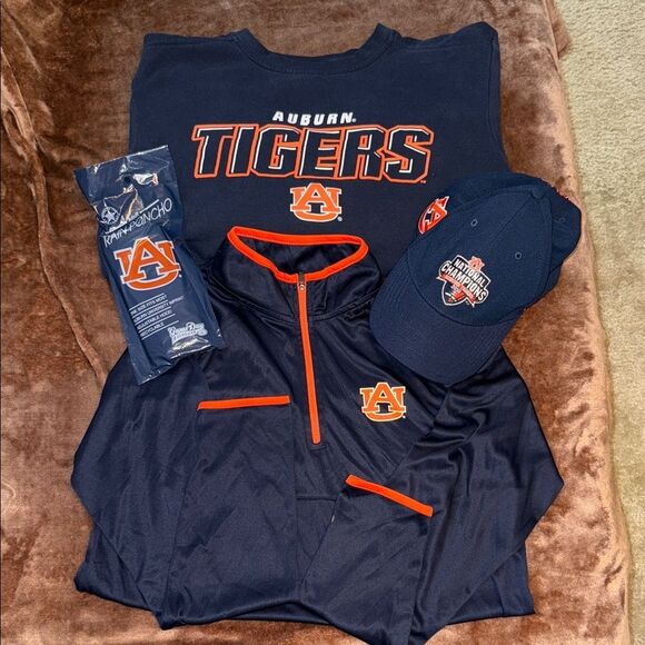 Champion Navy Blue Crewneck Sweater - Picture 1 of 16